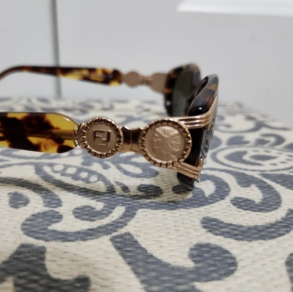 SOLD!!!!!Vintage FENDI  Tortoise Sunglasses with Iconic Logo on Temple - Picture 10 of 10